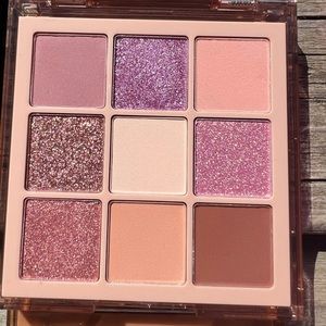 4 Huda Beauty Obsessions Palettes